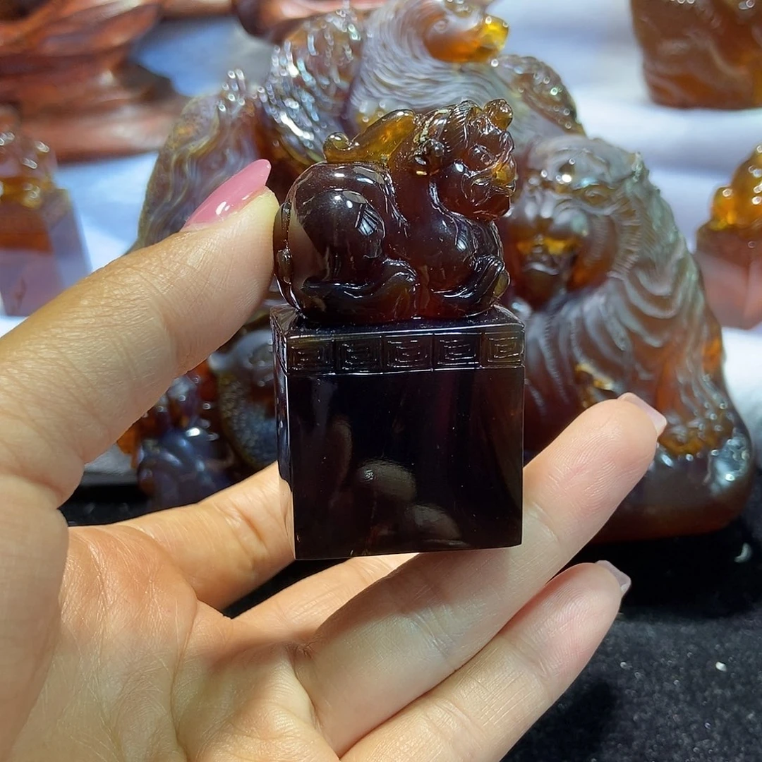 琥珀颈饰未镶嵌印章