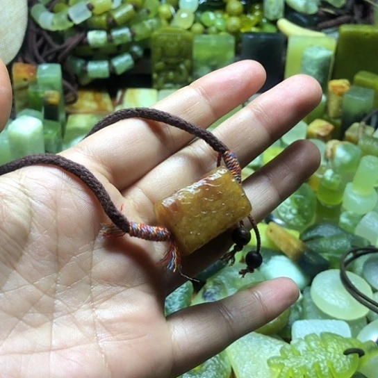 未镶嵌岫玉吊坠岫