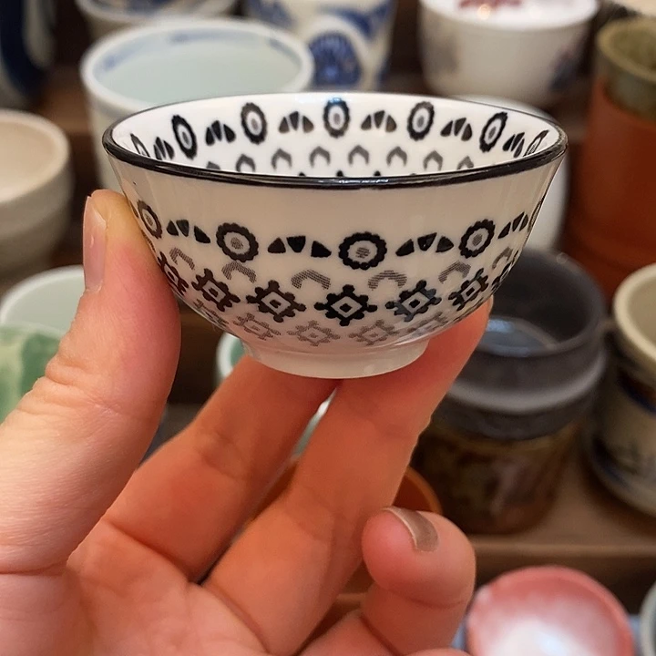 中古物品默认微瑕，谨慎参拍，满18包邮！