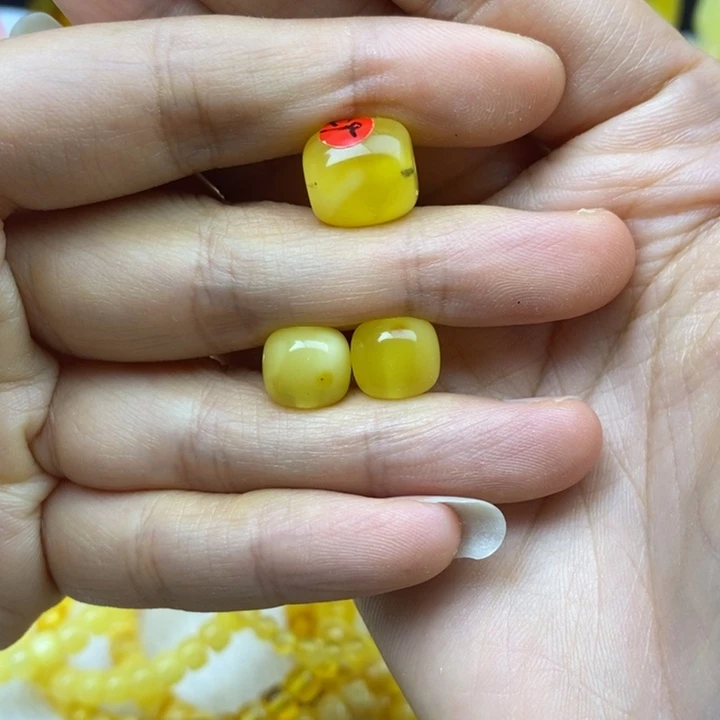 德***道裸石蜜蜡未镶嵌瑕疵，有坑