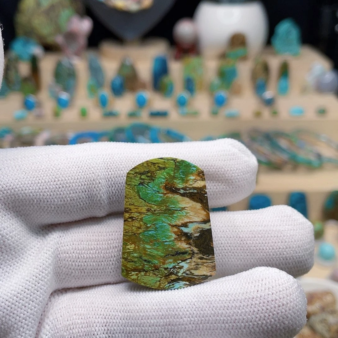 绿松石未镶嵌颈饰