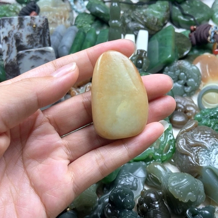 颈饰未镶嵌和田玉