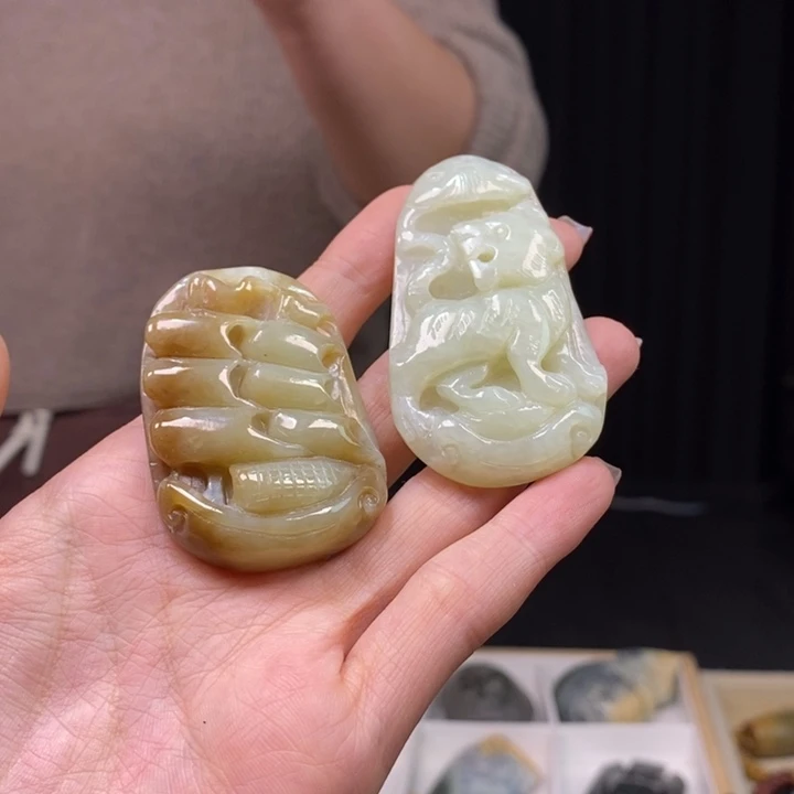 岫岩河磨玉（透闪石质玉）颈饰未镶嵌