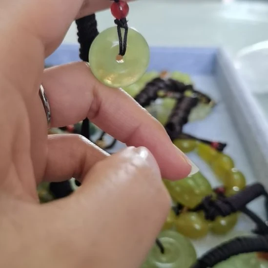 未镶嵌蛇纹石玉吊坠