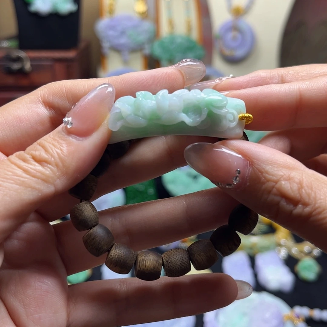 颈饰未镶嵌翡翠牡丹