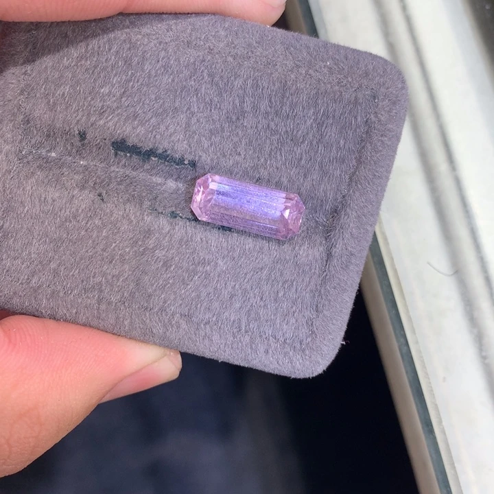 锂辉石裸石未镶嵌7.9克拉