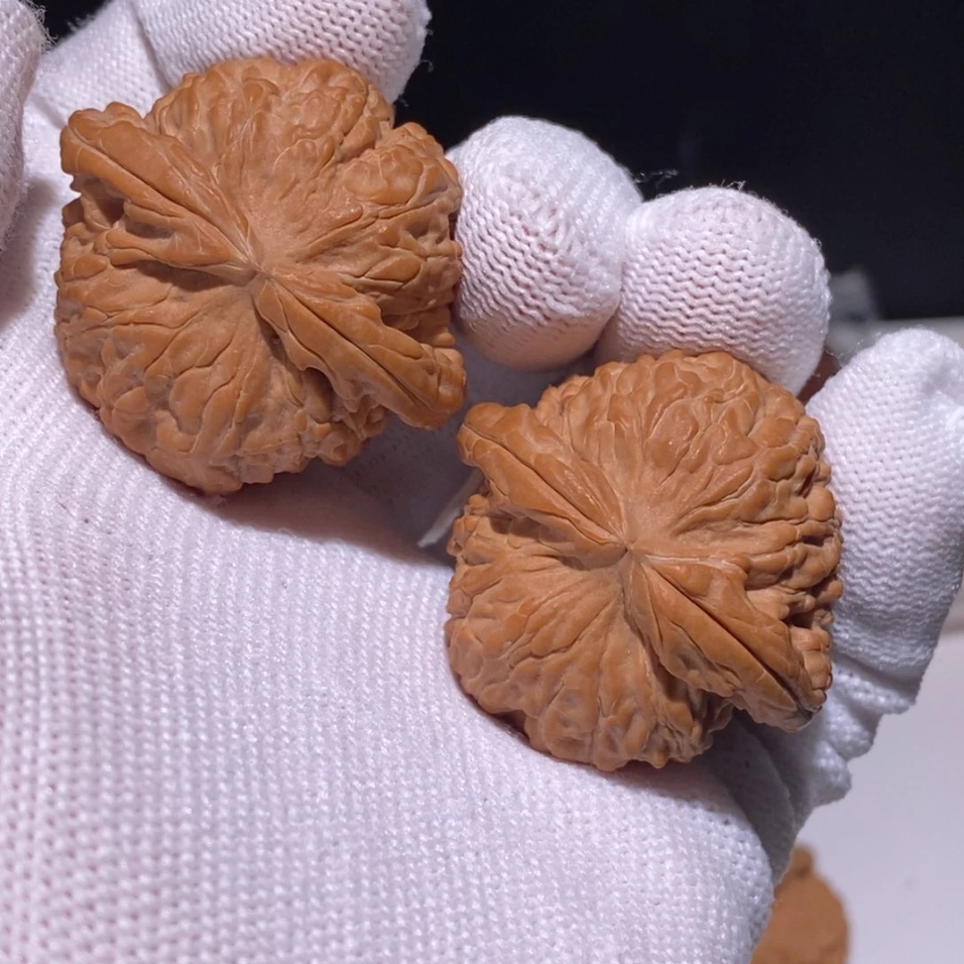 莫***心文玩核桃吊坠白狮子