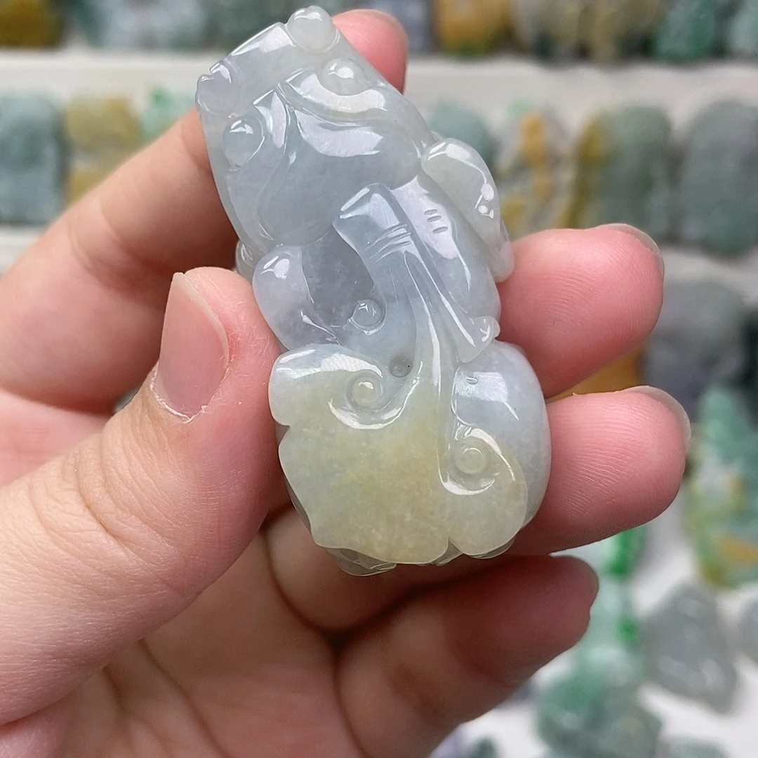翡翠未镶嵌吊坠(赠链)