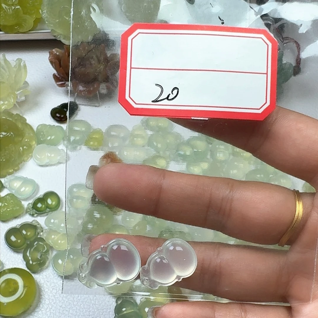未镶嵌蛇纹石玉颈饰霏