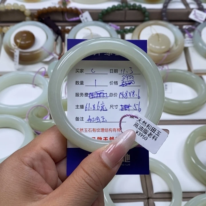 和田玉未镶嵌手镯