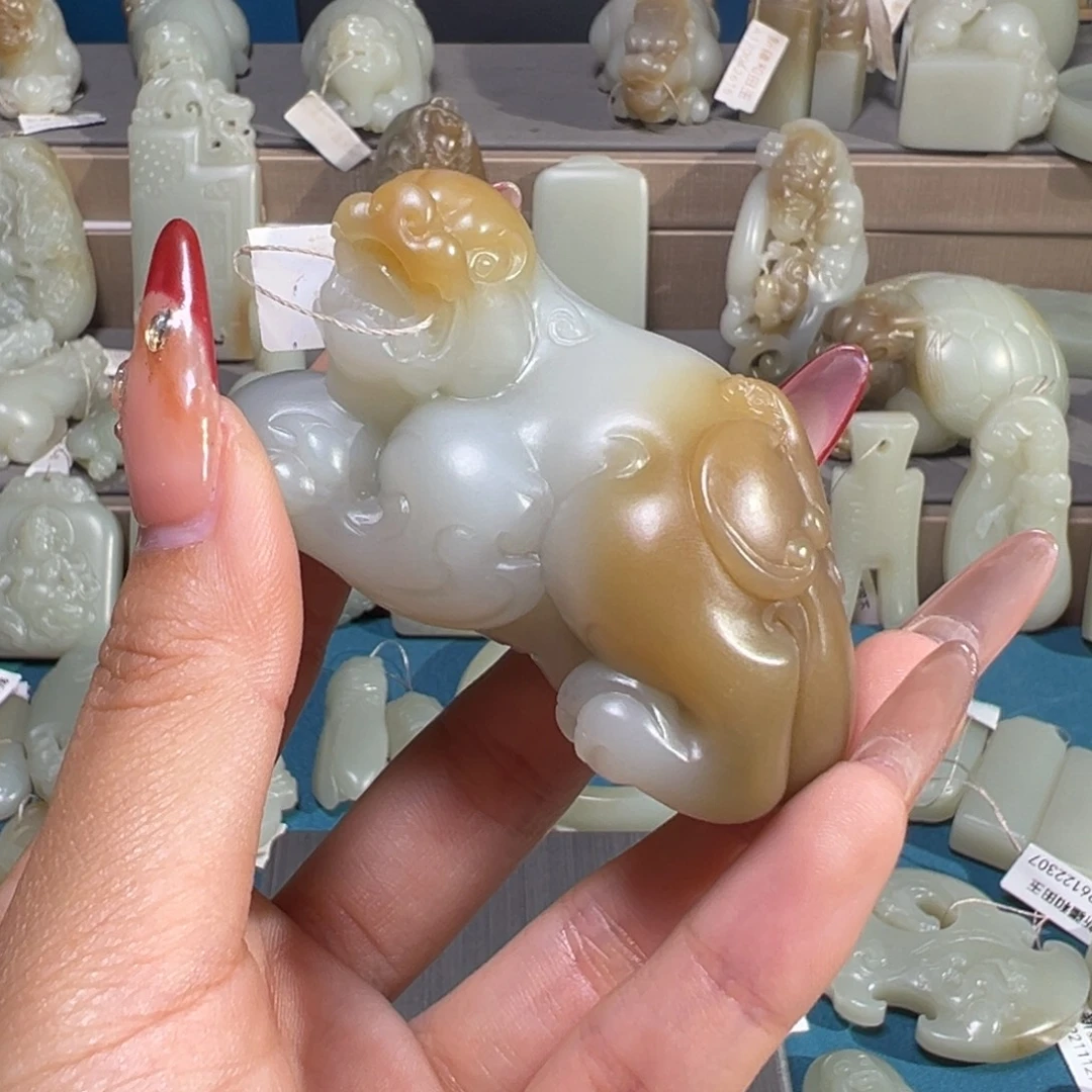四***星和田玉（糖玉）未镶嵌颈饰