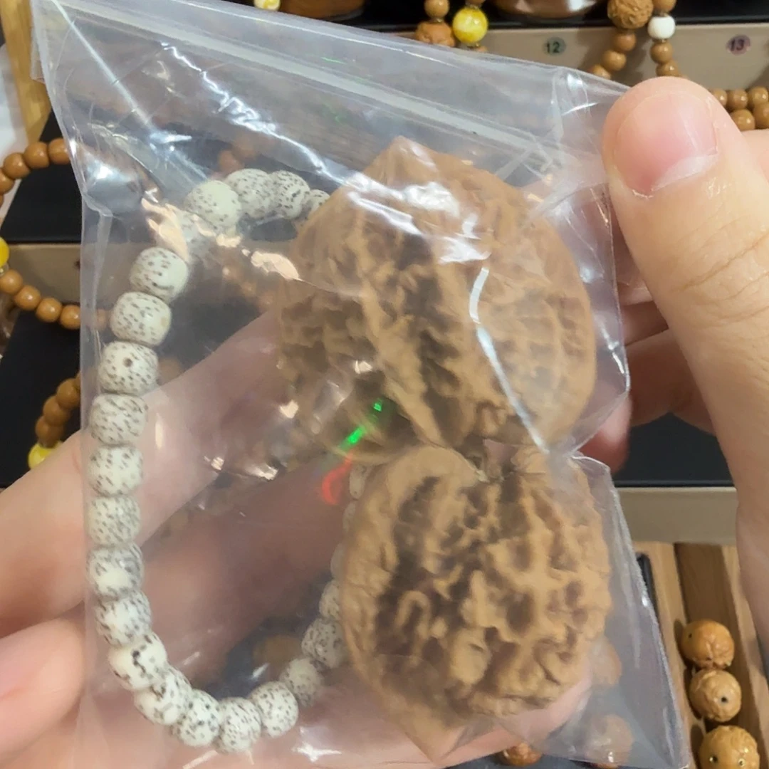 王****猴头核桃吊坠一对一条