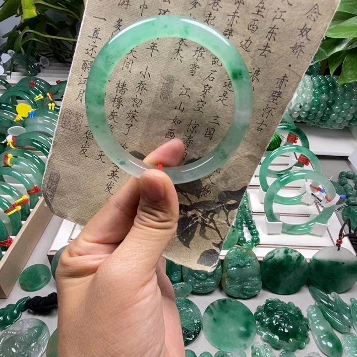 未镶嵌手镯石英质玉