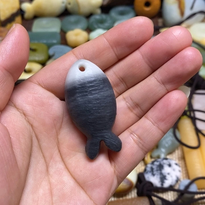 本***D蛇纹石玉未镶嵌颈饰