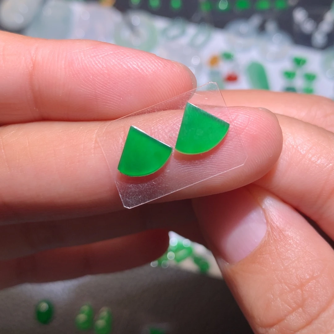 翡翠未镶嵌颈饰扇形