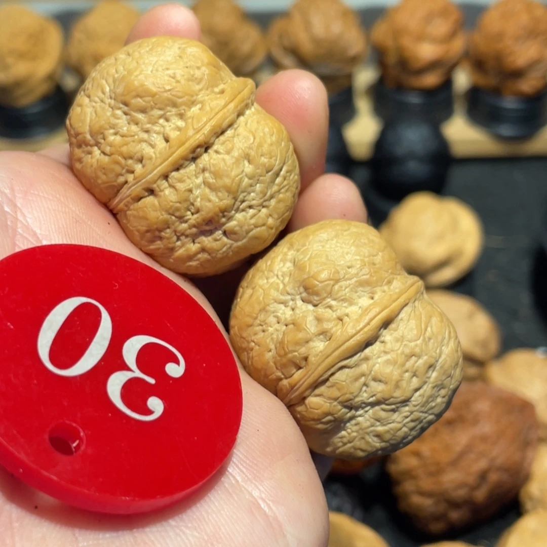 方尊元宝核桃35。