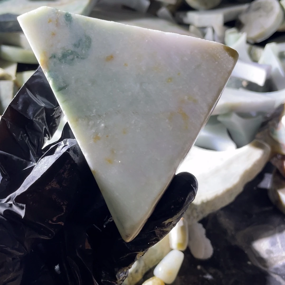 翡翠挂件未镶嵌定制翡翠毛料片料