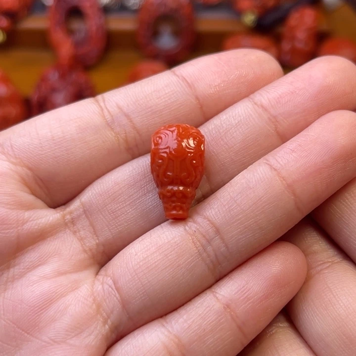 斌****南红玛瑙未镶嵌川料瓦西回纹三通