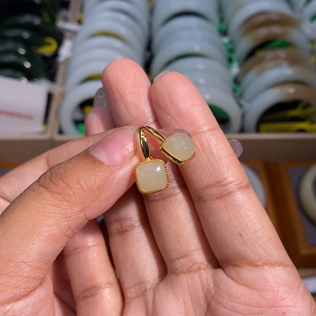 未镶嵌和田玉耳饰