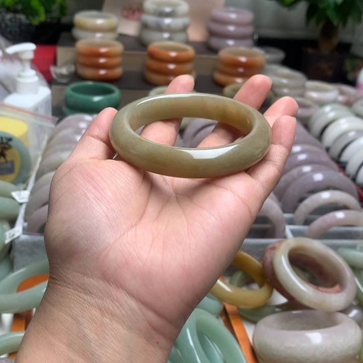 石英质玉未镶嵌手镯