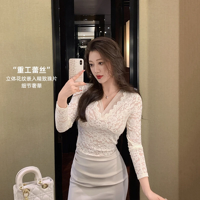 林关关【北岛妲己】设计感纯欲V领修身蕾丝衫性感百搭气质上衣女