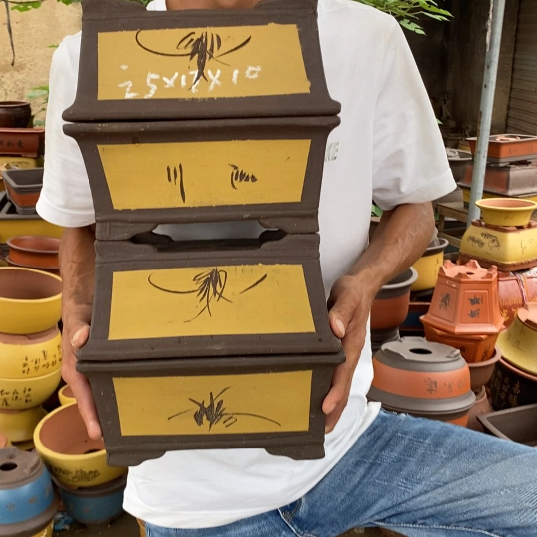 紫砂花盆紫砂艺术学院的学生