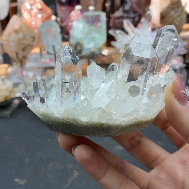 未镶嵌摆件水晶小杜