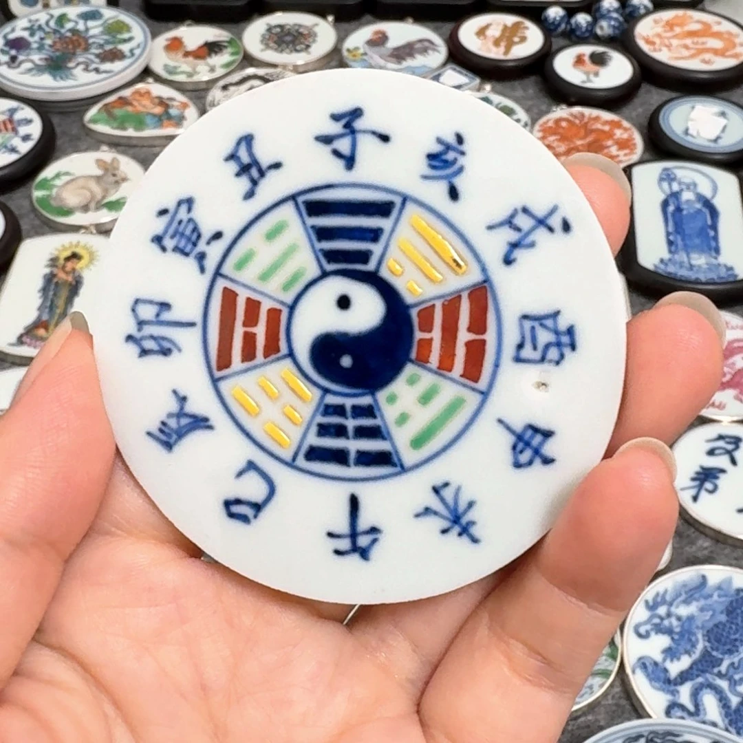 瓷片粉彩八卦瓷片一个