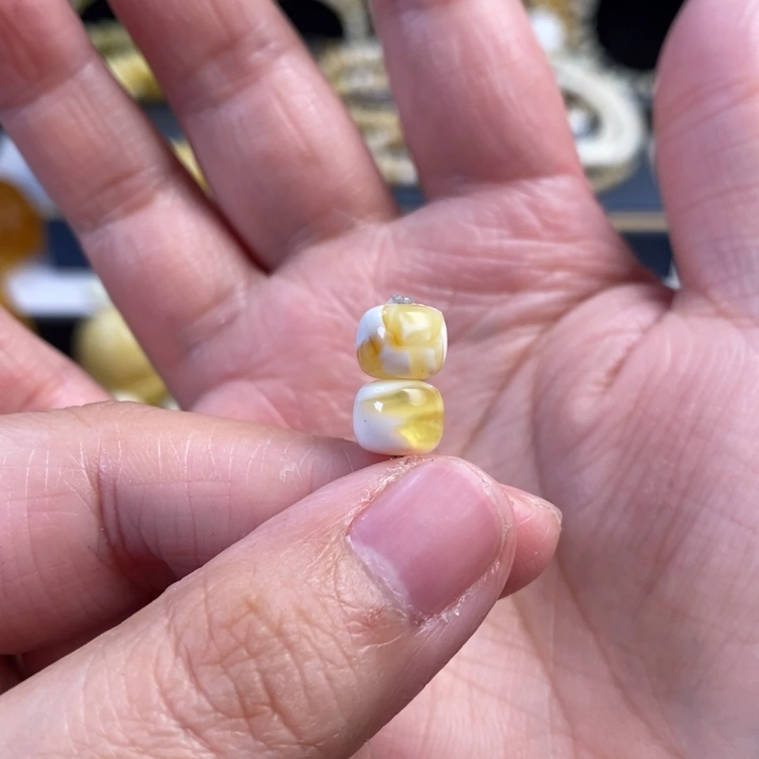 琥珀未镶嵌裸石金漆白溶洞老型对珠8