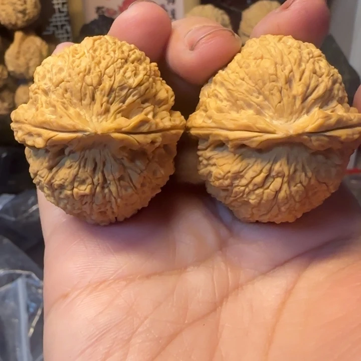 文玩核桃吊坠41赤焰狮子头