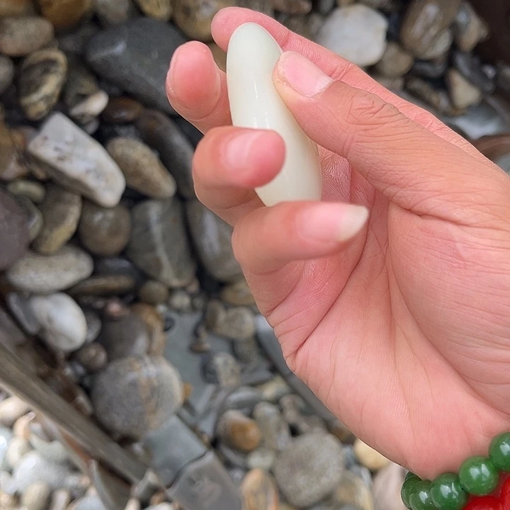 未镶嵌和田玉（糖玉）车挂