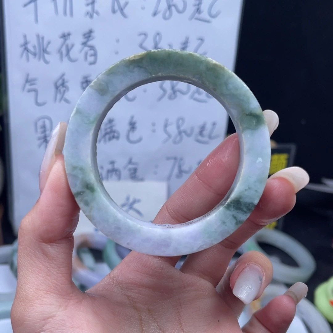 定制翡翠未镶嵌手镯