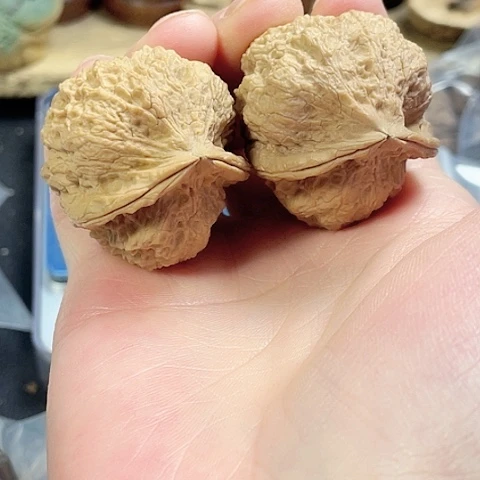 文玩核桃把件朱雀带彩磕尖39