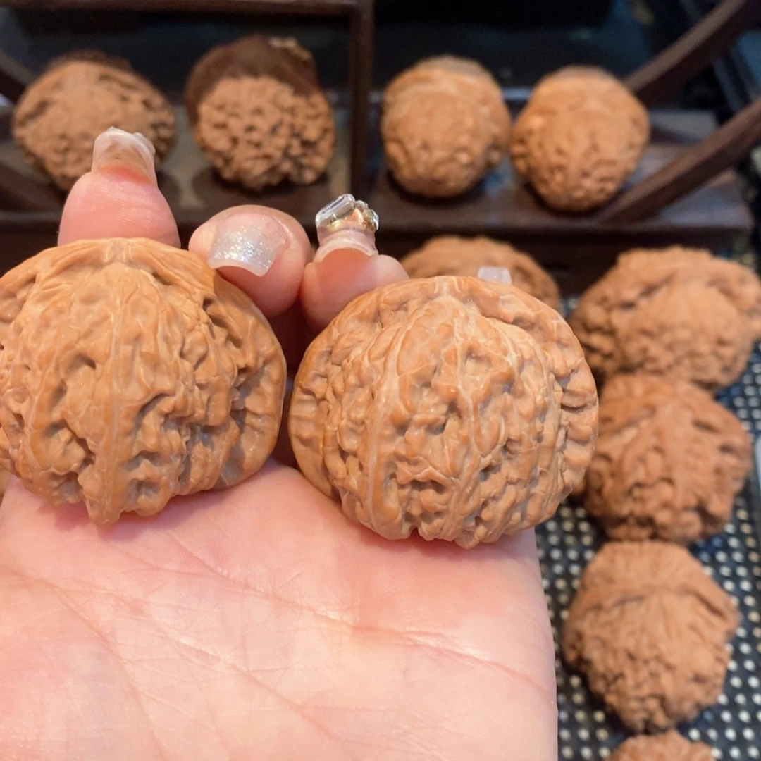 文玩核桃把件来****班核桃