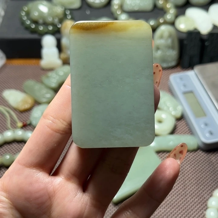 未镶嵌和田玉（糖玉）挂件李**，