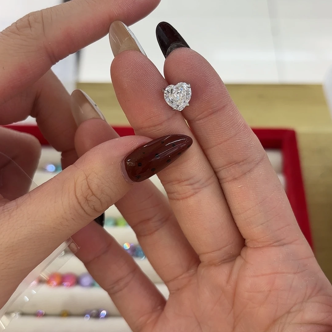 布艺非金属纯白爱心