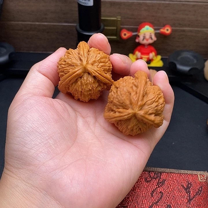 丁***丁把件文玩核桃白奔