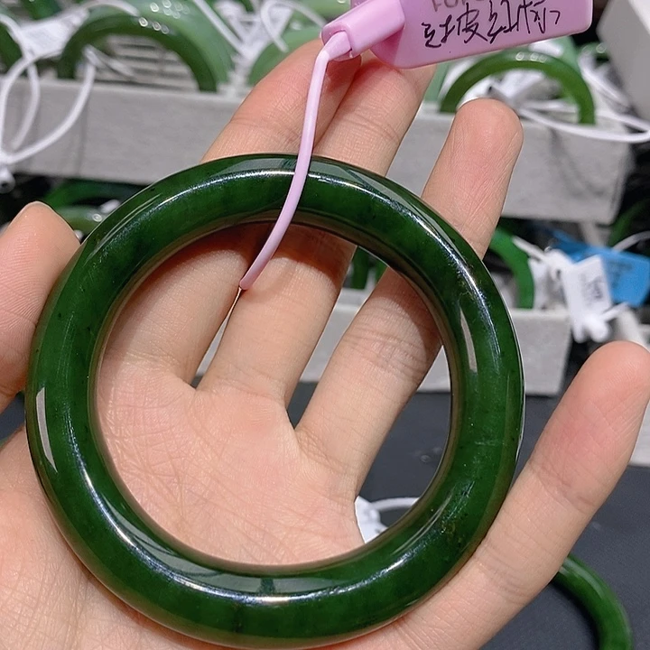 多***美和田玉未镶嵌手镯