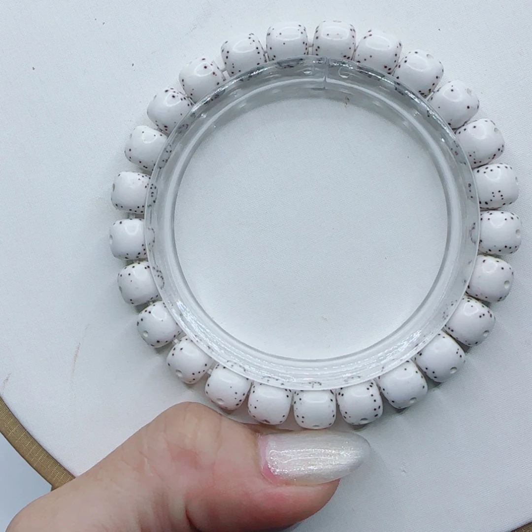 z***X星月菩提手串原白通体9×8同枝果