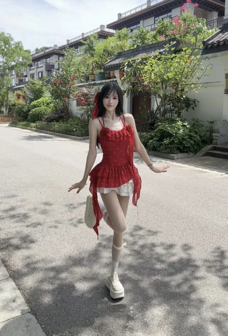 浪漫玫瑰 夏季纯欲风不规则红色无袖背心吊带上衣蓬蓬短裙两件套