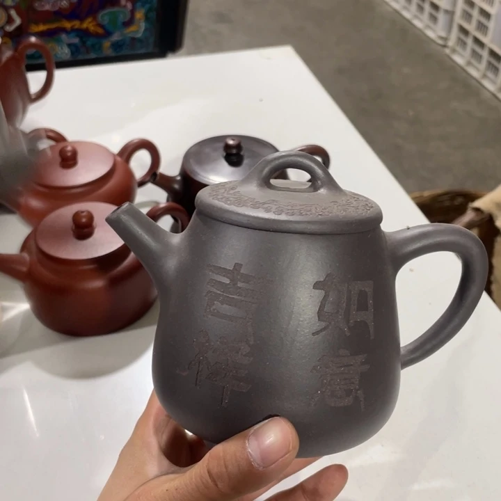 老厂紫砂壶一件。