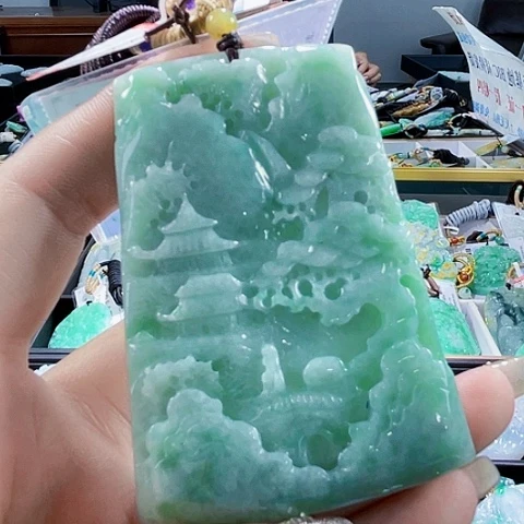 颈饰未镶嵌翡翠一个