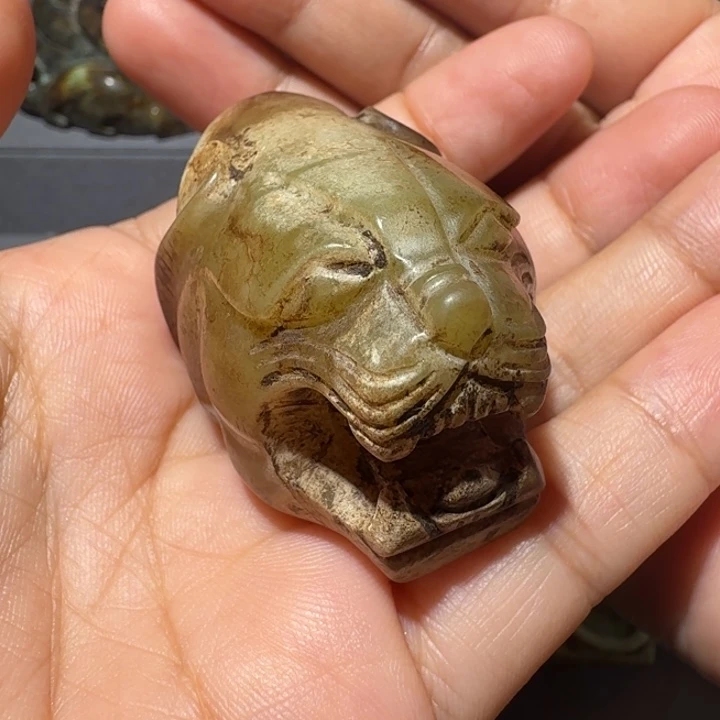荣***威颈饰未镶嵌和田玉