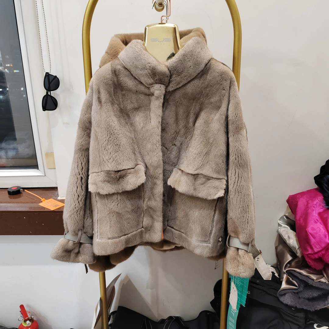 女款银兰立领貂皮