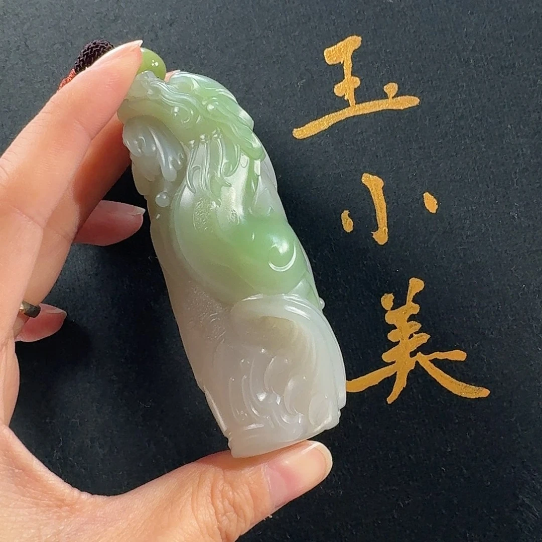 和田玉未镶嵌颈饰翠青