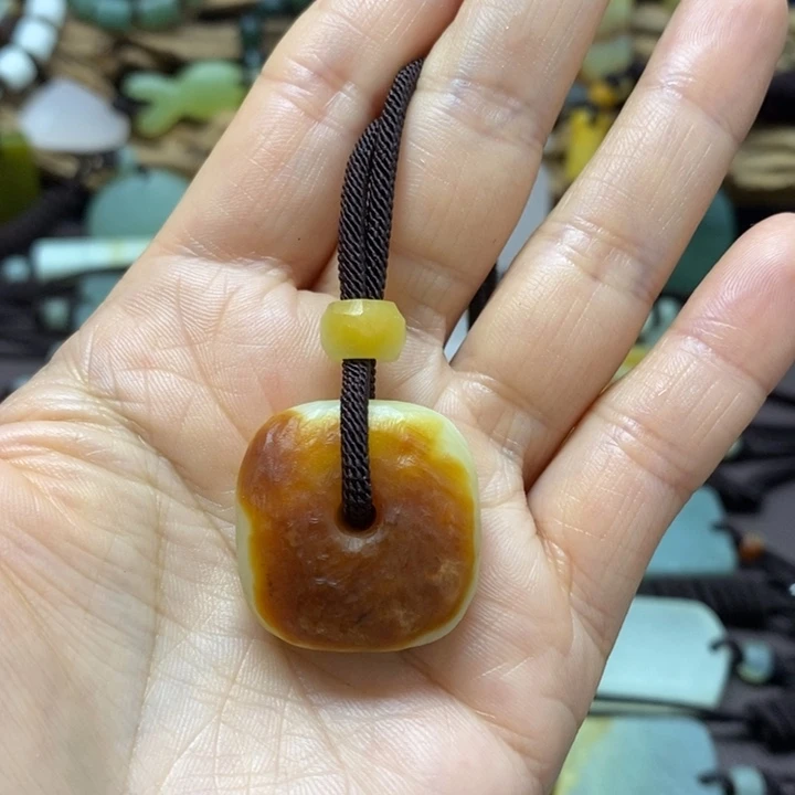 小***贝蛇纹石玉未镶嵌挂件