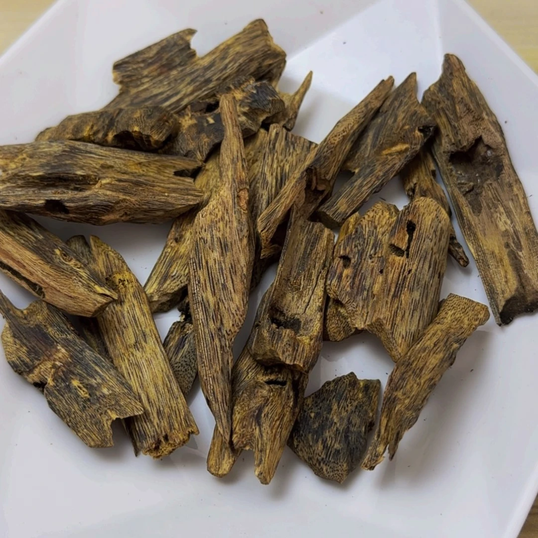 沉香碎屑沉香千里香高端熏香淳化老块料81克送蜡烛炉