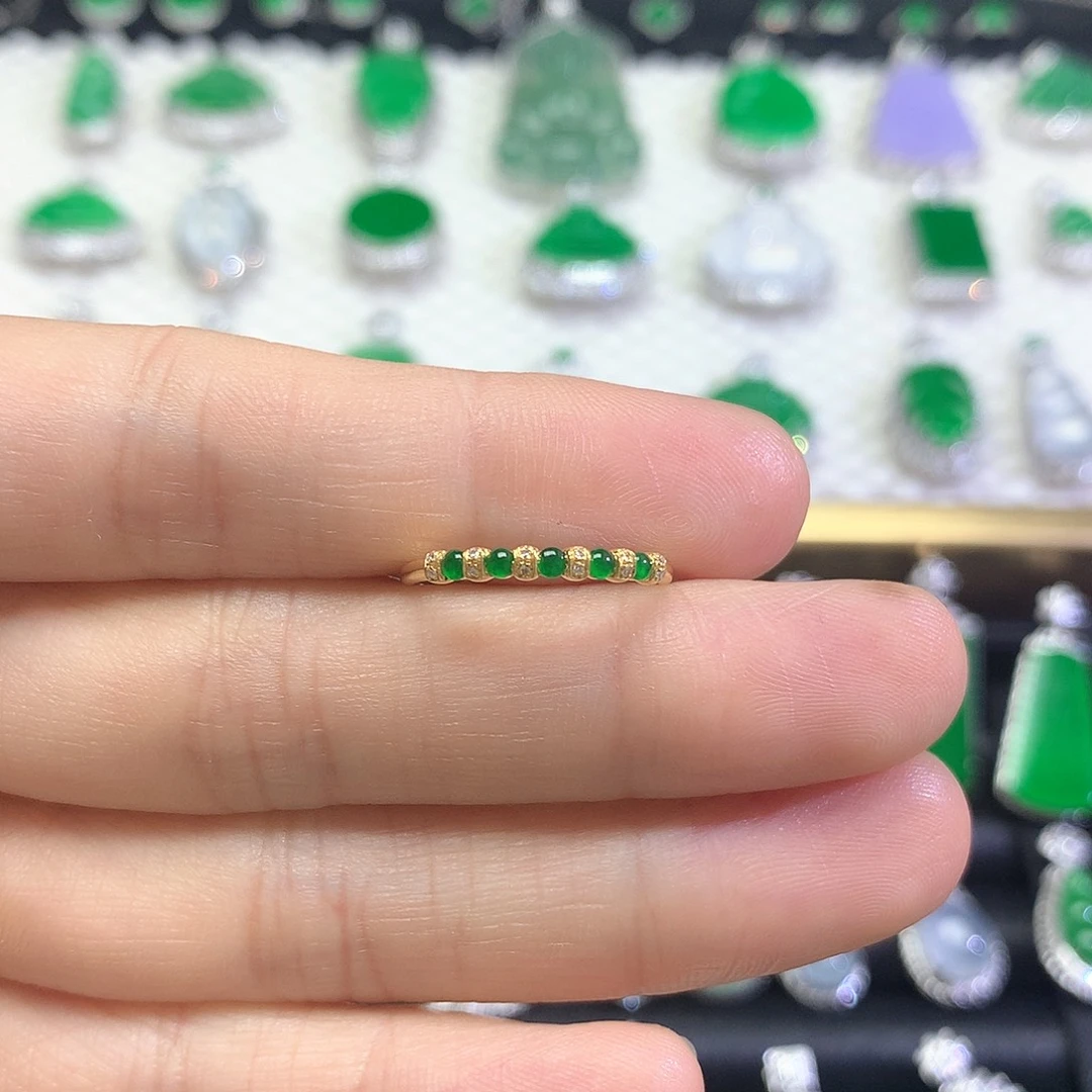 颈饰18K金镶嵌翡翠吊坠