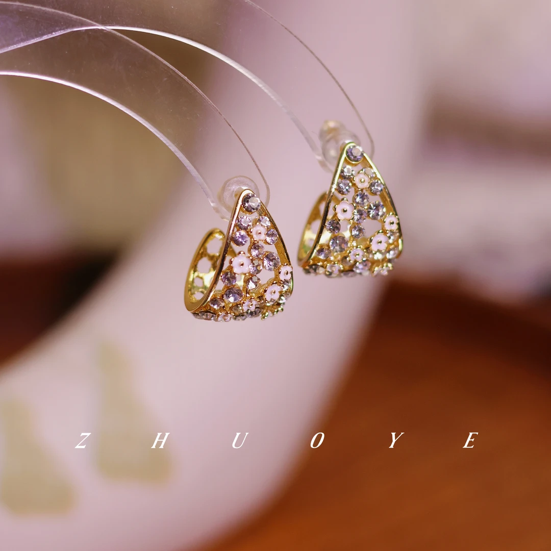 黄铜锆石耳饰 灼晔 · 爆闪镂空锆石花朵耳圈 法式小香风轻奢