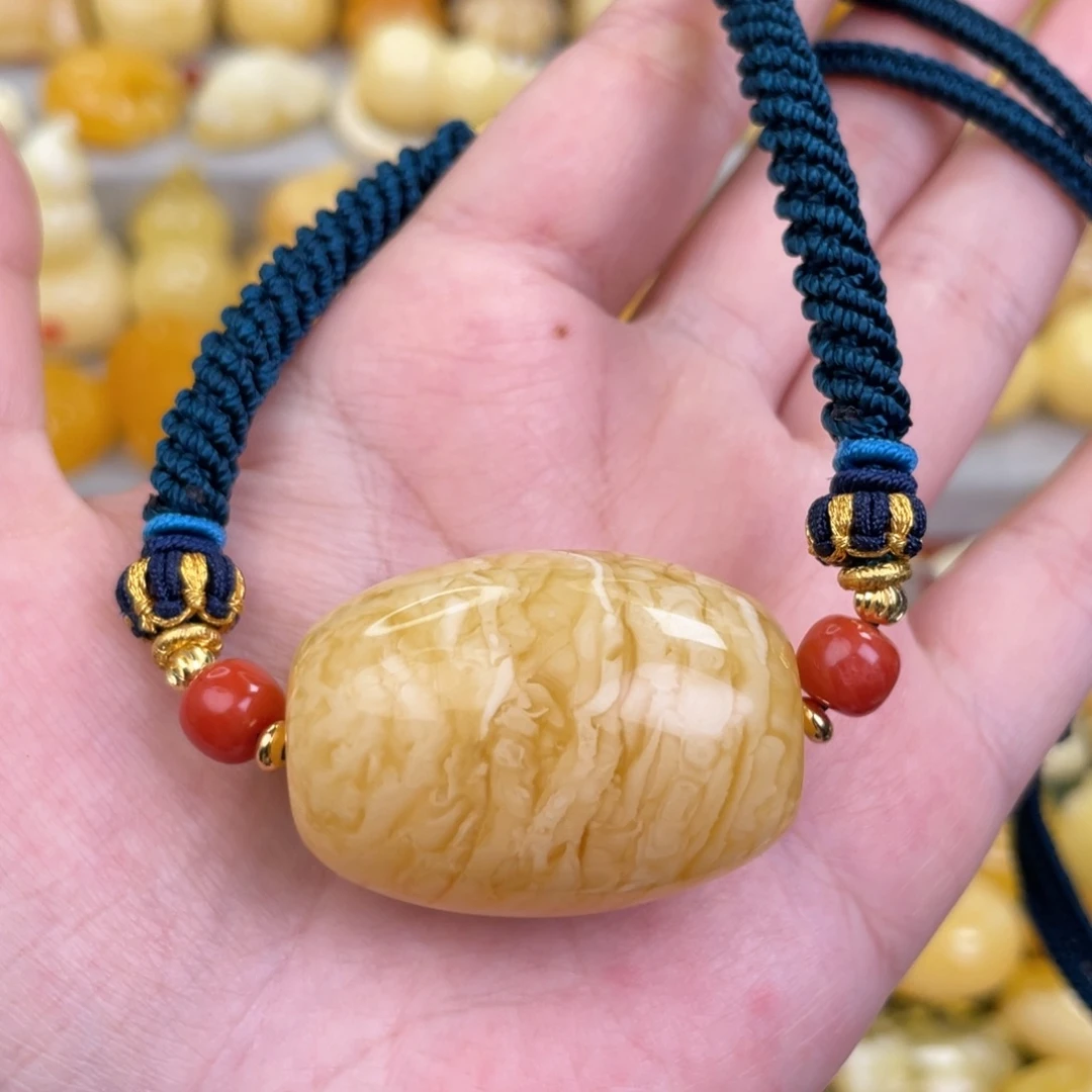 未镶嵌吊坠(赠链)蜜蜡